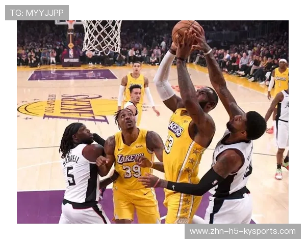 湖人队中流砥柱归队，士气更上一层楼，湖人队入场