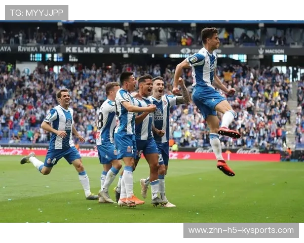 塞维利亚利用定位球威胁频频制造混乱