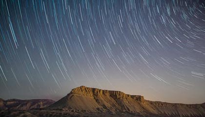 开云体育官网下载-骑士推出球队主题歌曲鼓舞新赛季士气，骑士队经典球衣